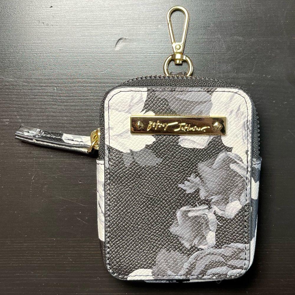 Betsey Johnson Black White Floral Zip Pouch Card Coins Keys Artsy Practical Chic - Picture 2 of 5